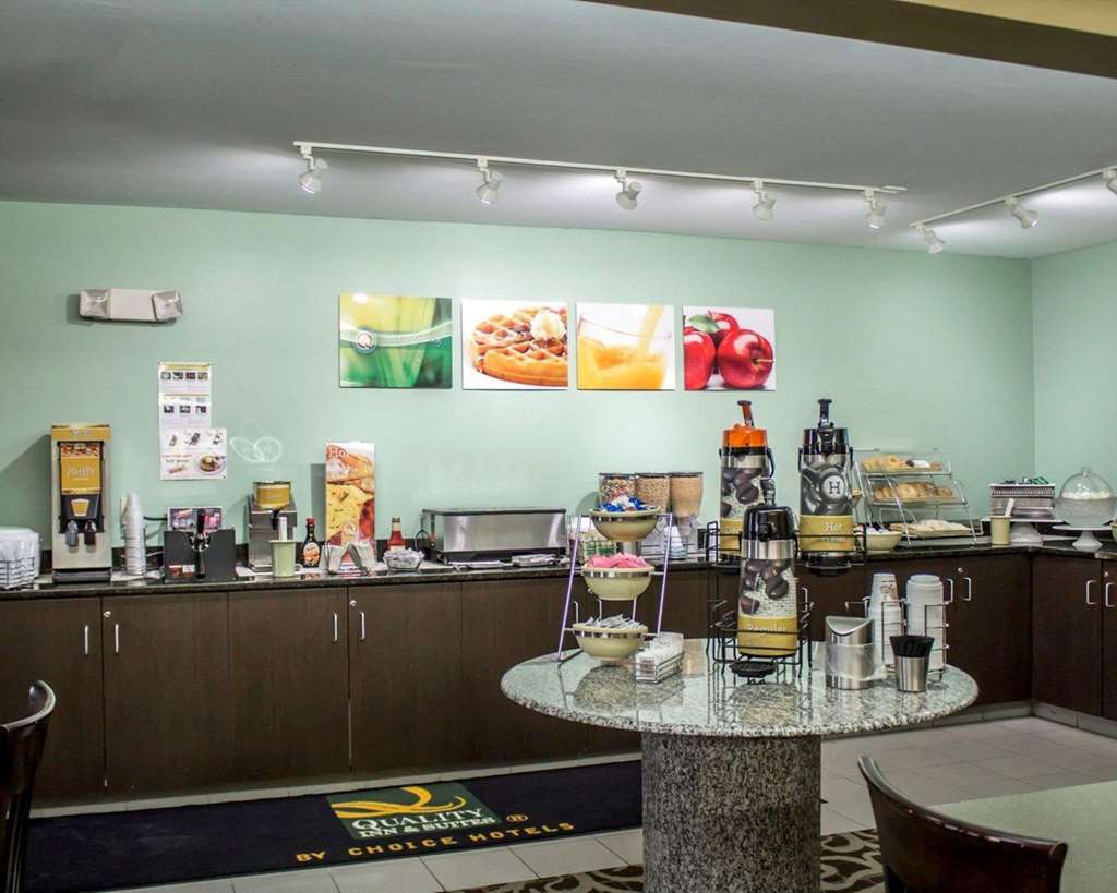 Copley Inn & Suites Akron Restaurant photo